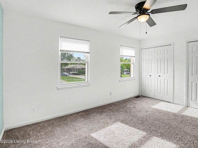6904 Holly Lake Dr, Louisville, KY 40291