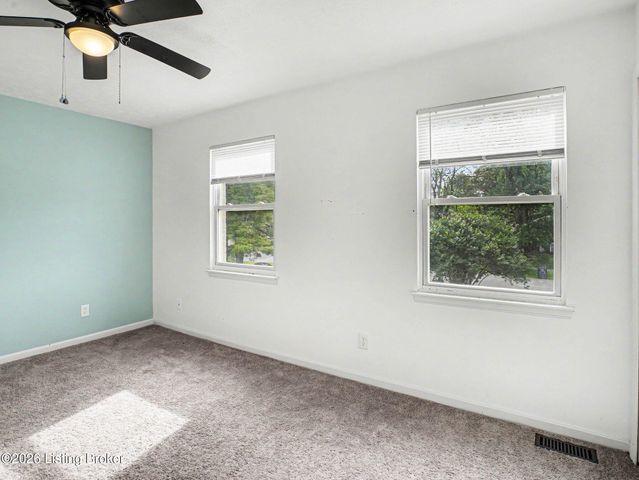 6904 Holly Lake Dr, Louisville, KY 40291