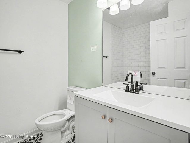 6904 Holly Lake Dr, Louisville, KY 40291