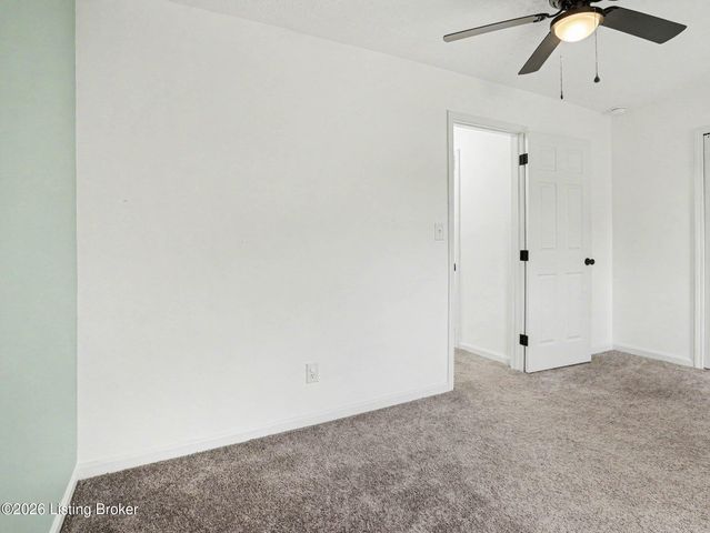 6904 Holly Lake Dr, Louisville, KY 40291