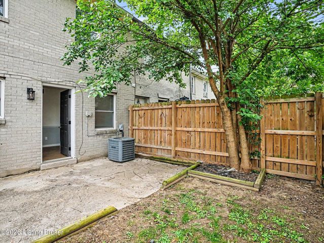 6904 Holly Lake Dr, Louisville, KY 40291