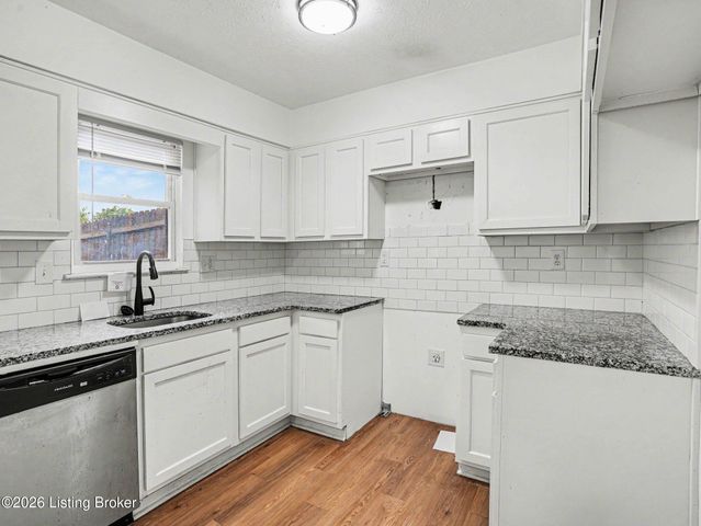 6904 Holly Lake Dr, Louisville, KY 40291