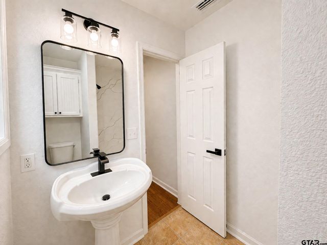 1812 N Bois D Arc, Tyler, TX 75702
