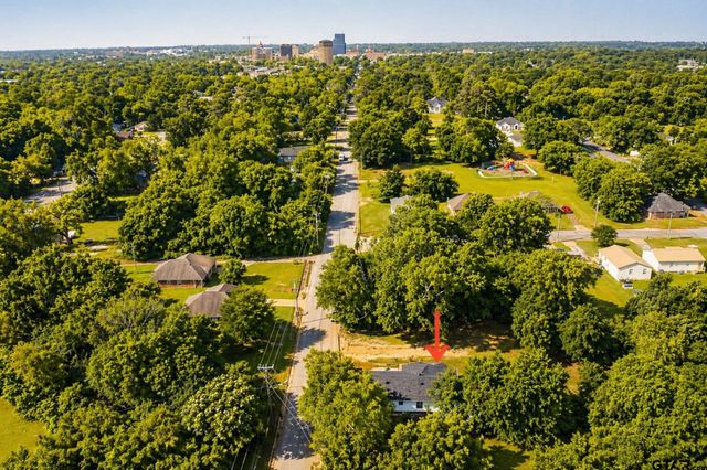 1812 N Bois D Arc, Tyler, TX 75702