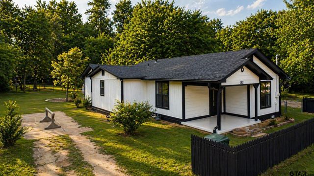 1812 N Bois D Arc, Tyler, TX 75702
