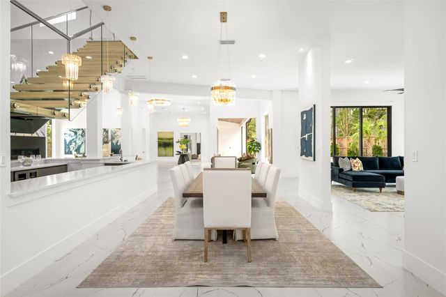 625 Piney Point Road, Houston, TX 77024