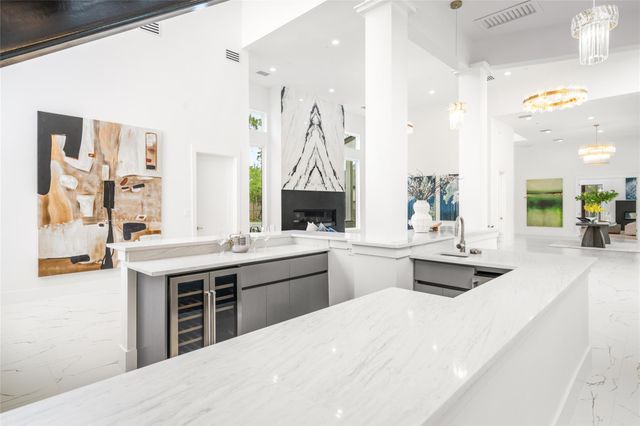 625 Piney Point Road, Houston, TX 77024