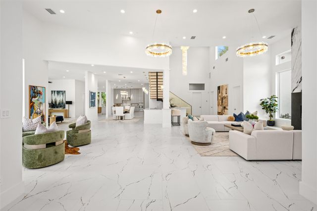 625 Piney Point Road, Houston, TX 77024