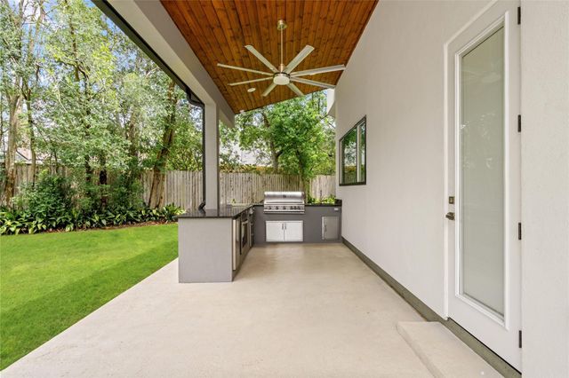 625 Piney Point Road, Houston, TX 77024