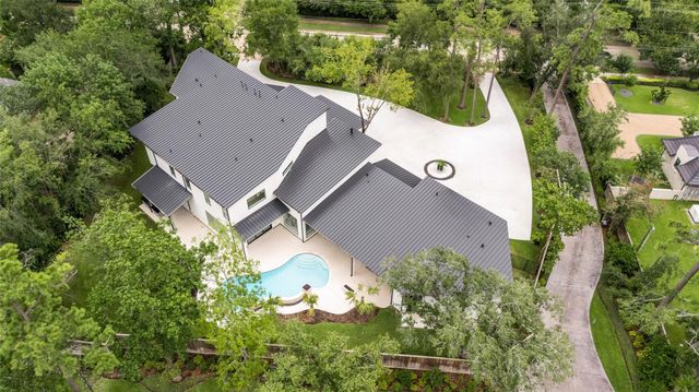 625 Piney Point Road, Houston, TX 77024