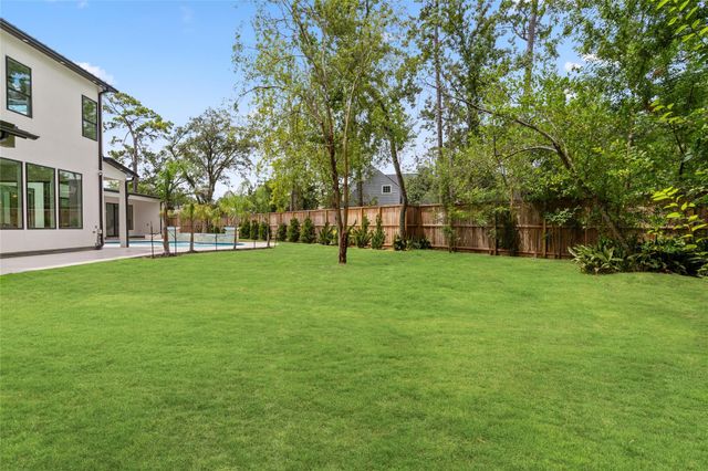 625 Piney Point Road, Houston, TX 77024