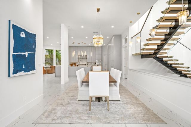 625 Piney Point Road, Houston, TX 77024