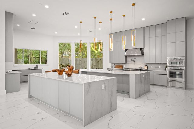 625 Piney Point Road, Houston, TX 77024