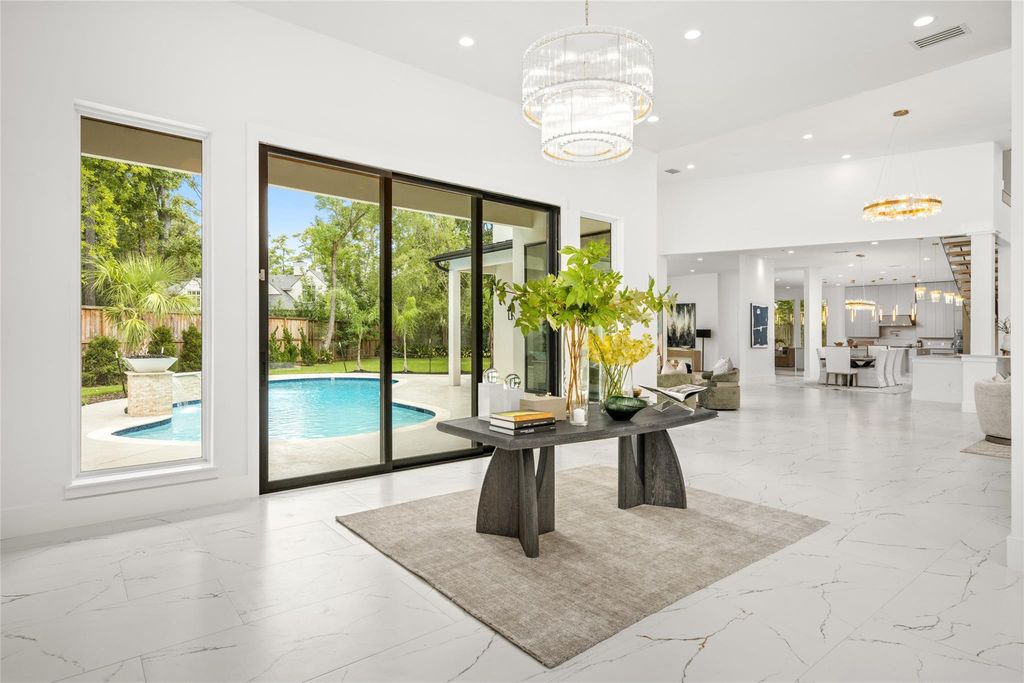 625 Piney Point Road, Houston, TX 77024