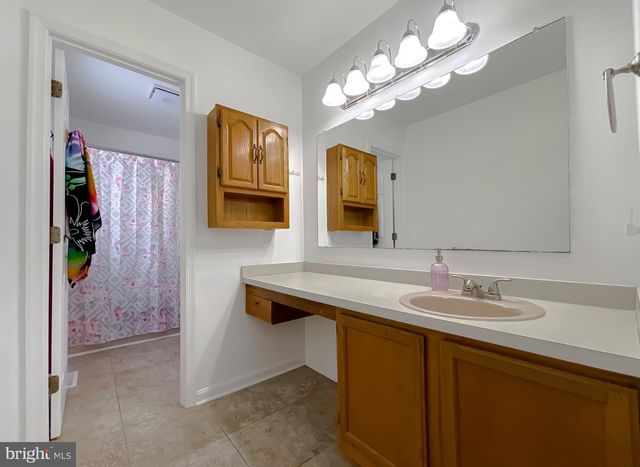 605 PLANTERS WHARF RD, Lusby, MD 20657