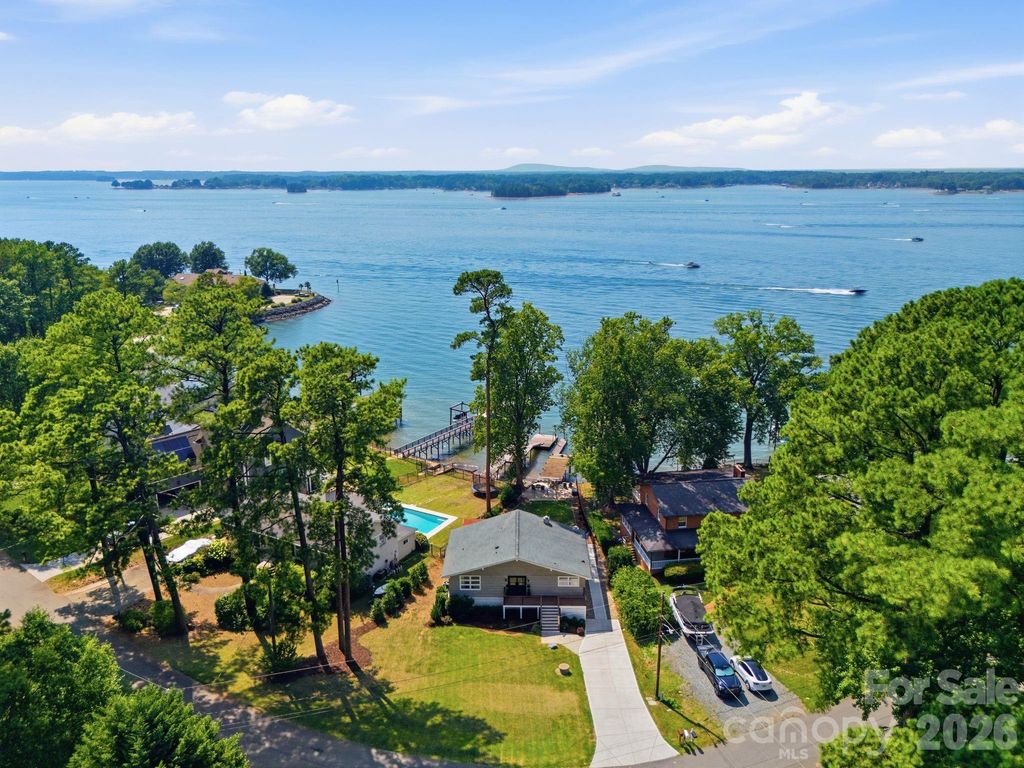 21101 Island Forest Drive, Cornelius, NC 28031