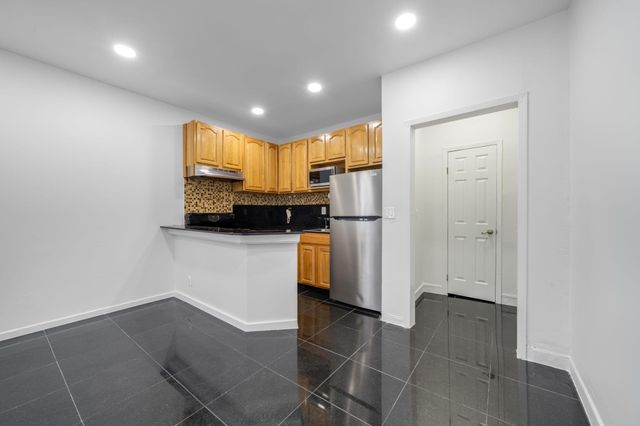 7002 Ridge Boulevard E14, Brooklyn, NY 11209
