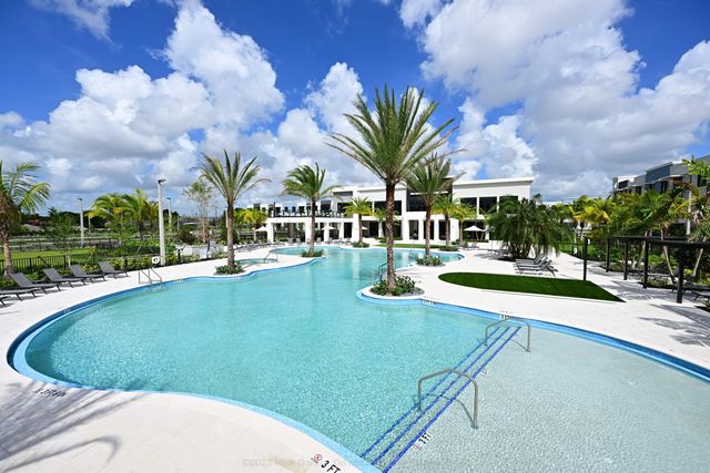 7200 W 4th Avenue 1-115, Hialeah, FL 33014