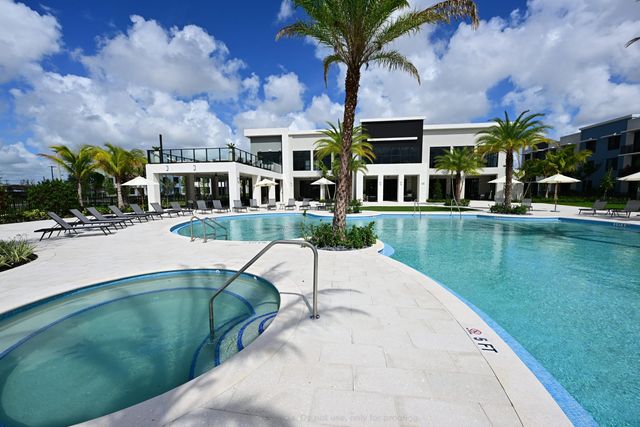 7200 W 4th Avenue 1-115, Hialeah, FL 33014