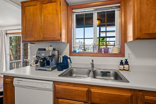 566 Village Drive, Central Point, OR 97502