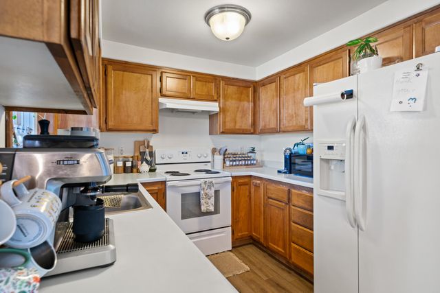566 Village Drive, Central Point, OR 97502