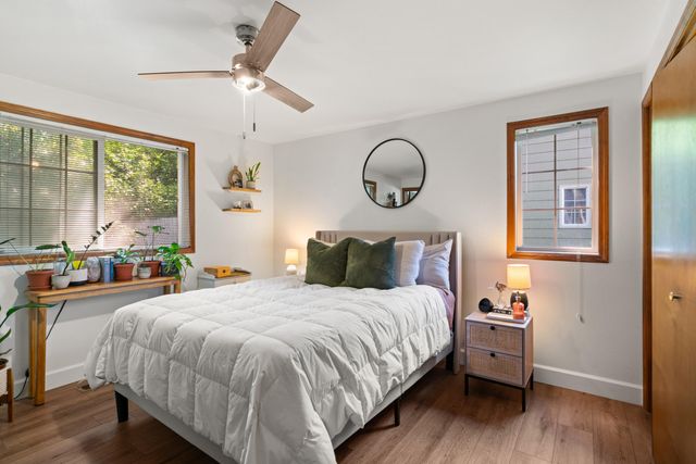 566 Village Drive, Central Point, OR 97502