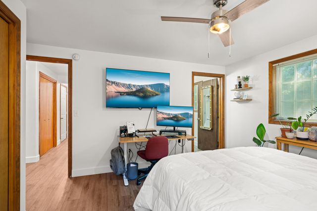 566 Village Drive, Central Point, OR 97502