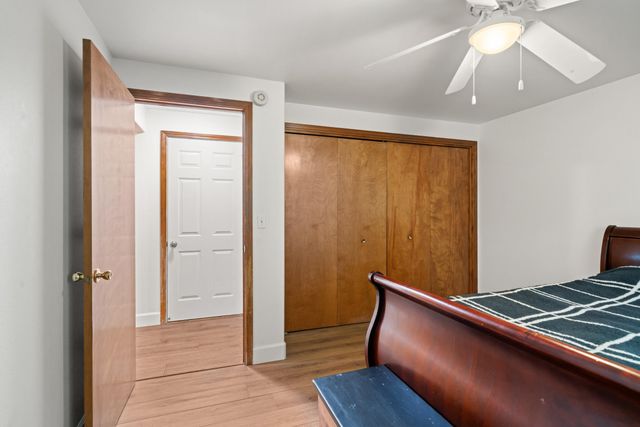 566 Village Drive, Central Point, OR 97502