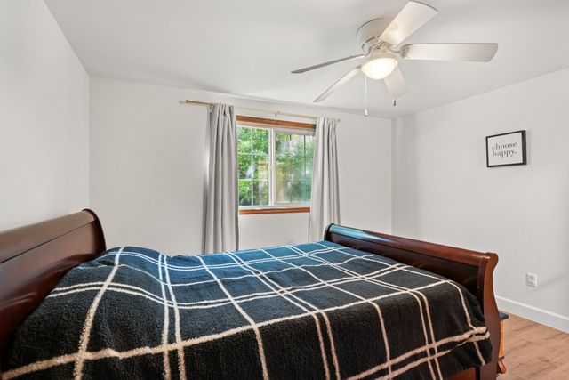 566 Village Drive, Central Point, OR 97502