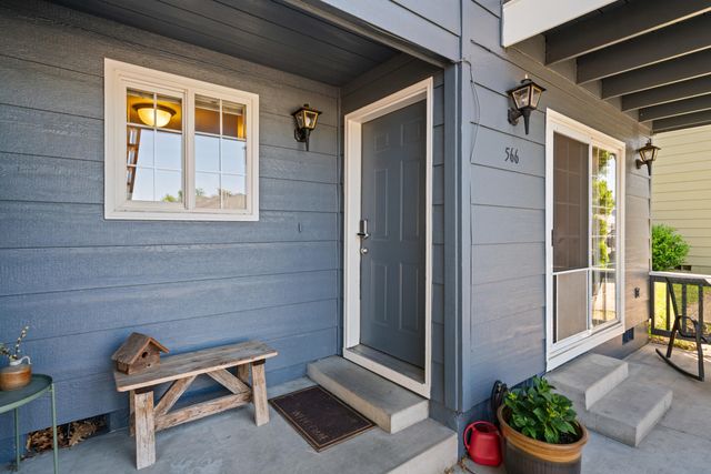 566 Village Drive, Central Point, OR 97502