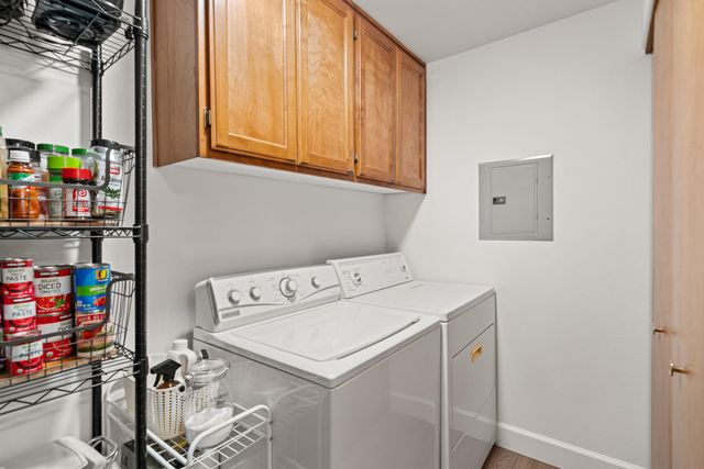 566 Village Drive, Central Point, OR 97502