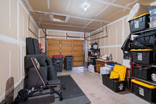 566 Village Drive, Central Point, OR 97502