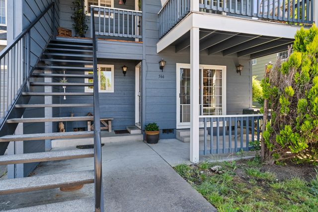 566 Village Drive, Central Point, OR 97502