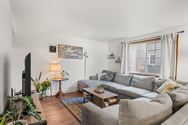 566 Village Drive, Central Point, OR 97502