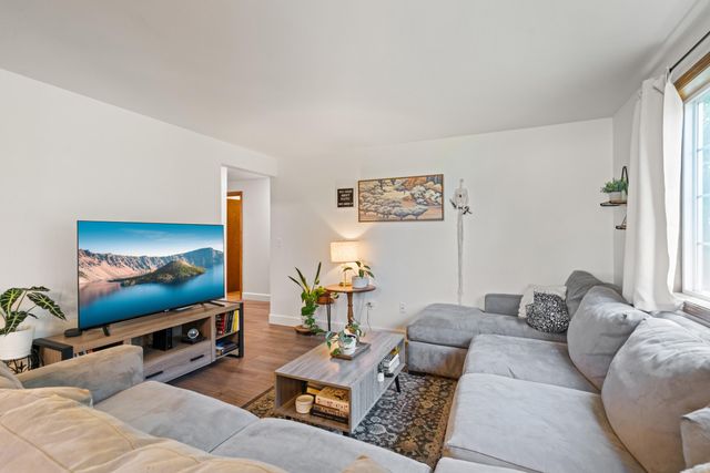 566 Village Drive, Central Point, OR 97502