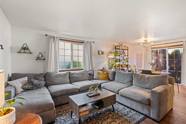 566 Village Drive, Central Point, OR 97502