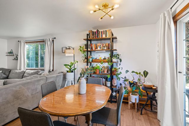 566 Village Drive, Central Point, OR 97502