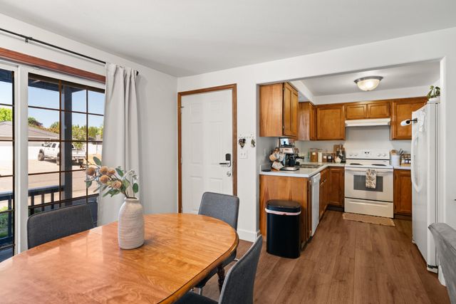 566 Village Drive, Central Point, OR 97502