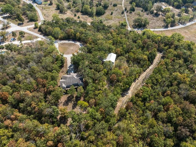 10 LEATHERWOOD Drive, Holiday Island, AR 72631