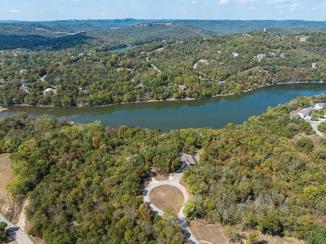 10 LEATHERWOOD Drive, Holiday Island, AR 72631