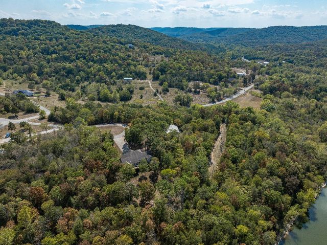 10 LEATHERWOOD Drive, Holiday Island, AR 72631