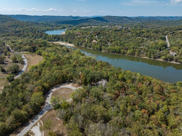 10 LEATHERWOOD Drive, Holiday Island, AR 72631