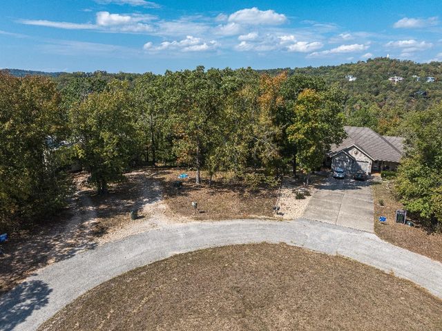 10 LEATHERWOOD Drive, Holiday Island, AR 72631