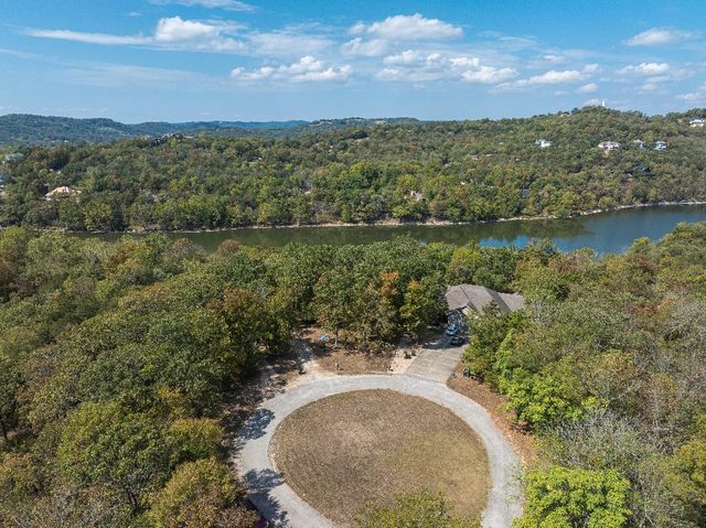 10 LEATHERWOOD Drive, Holiday Island, AR 72631