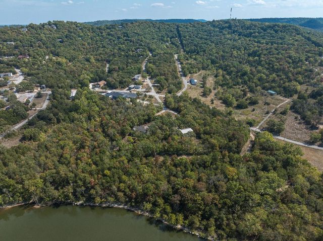 10 LEATHERWOOD Drive, Holiday Island, AR 72631
