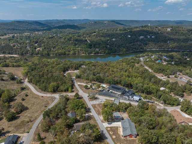 10 LEATHERWOOD Drive, Holiday Island, AR 72631