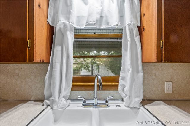 6836 E King Street, Tulsa, OK 74115