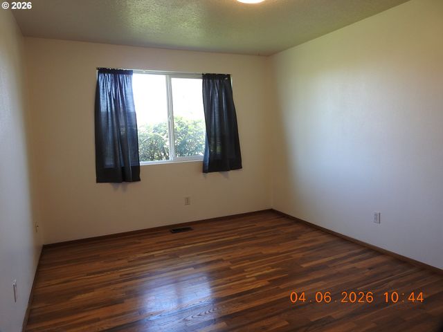 1415 THOMPSON Rd, Woodburn, OR 97071