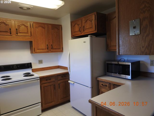 1415 THOMPSON Rd, Woodburn, OR 97071
