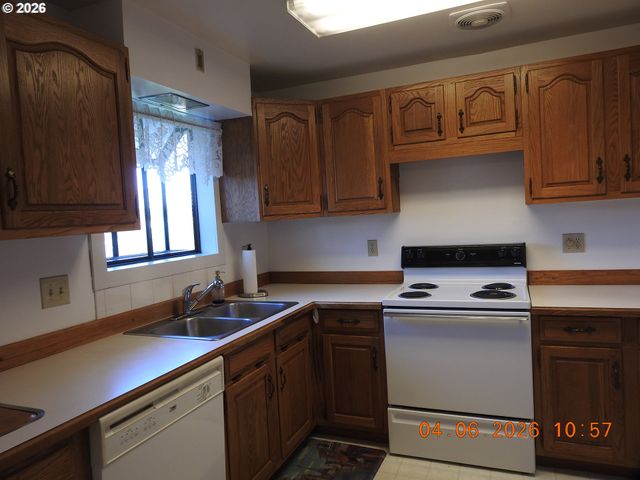 1415 THOMPSON Rd, Woodburn, OR 97071